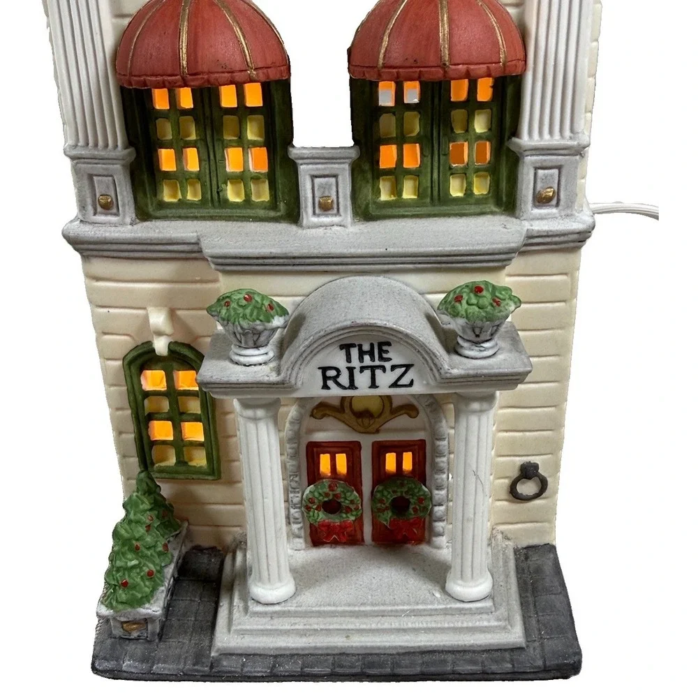 Dept 56 Heritage Village Ritz Hotel Christmas in the City  5973-0 Tested Boxed